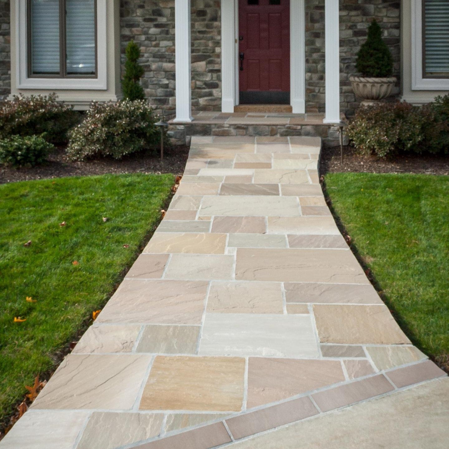 ArtisanCut Series Flagstone showcasing meticulously cut edges and natural cleft tops, perfect for achieving a harmonious balance of precision and natural beauty in outdoor paving.