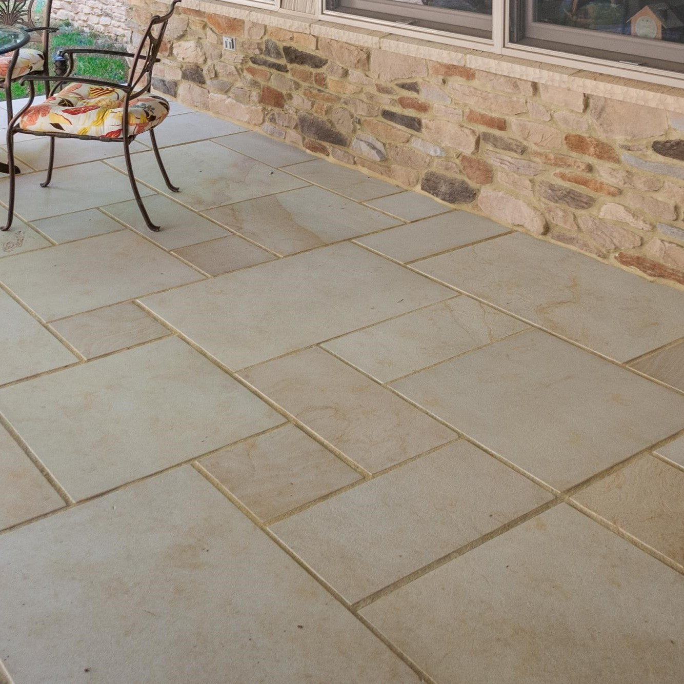 Signature Series Flagstone Collection, showcasing luxurious color blends and a precision sawn finish for a sophisticated and elegant appearance.