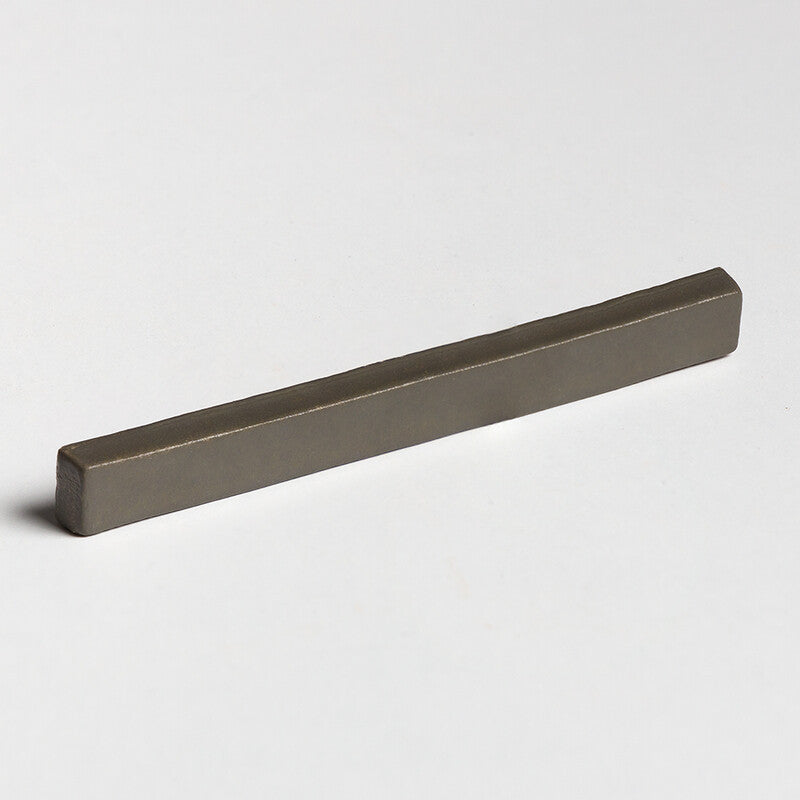 TRACES: Olivin Glazed Terracotta Finishing Edge (5/8"x6"x3/8" | matte)