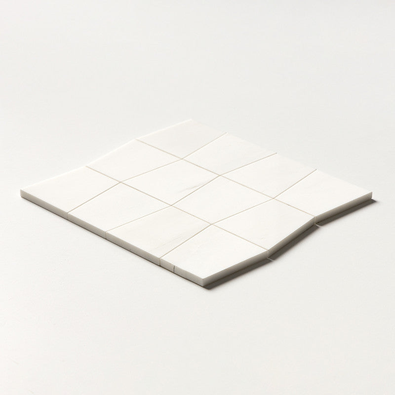 SNOW WHITE : Tapered Trapezoid Mosaic (honed&polished | 12"x12"x1/2" | straight cut)