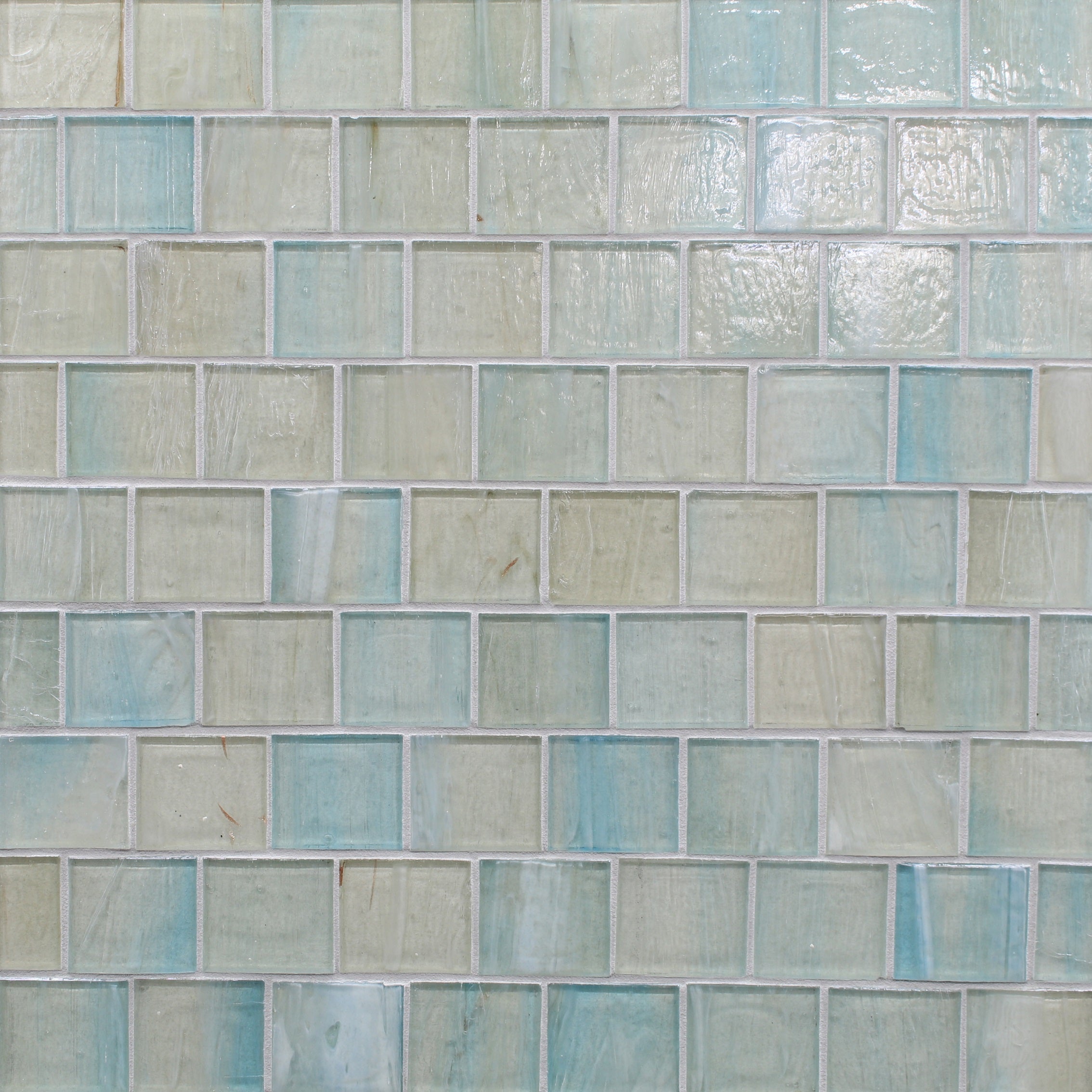 SHORELINE: Bahama Glass Staggered Joint Mosaic (11 3/16"x12 5/16"x1/4" | pearl)