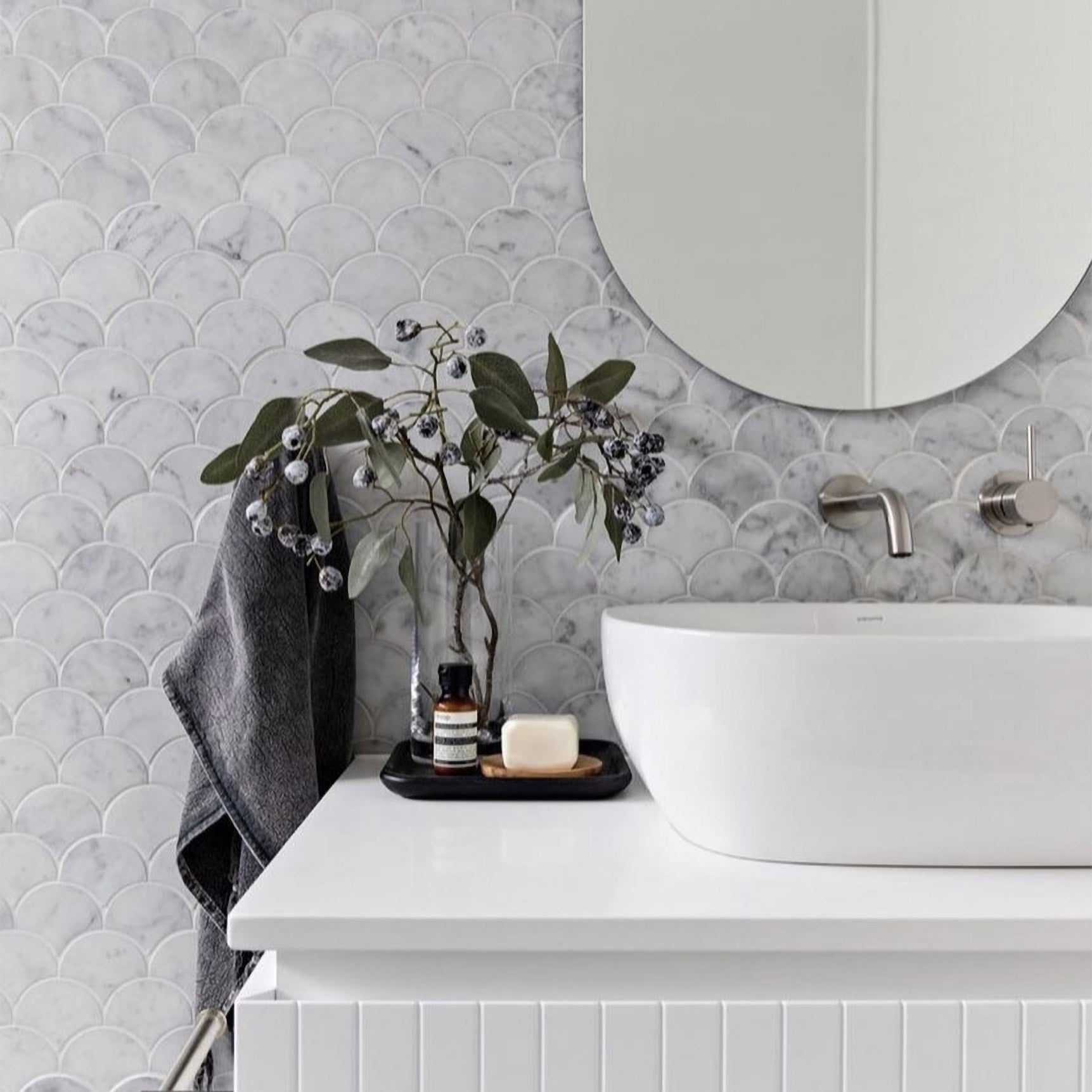WHITE CARRARA: Marble 1" Scales Mosaic (11 1/2"x11 1/2"x3/8" | Polished)