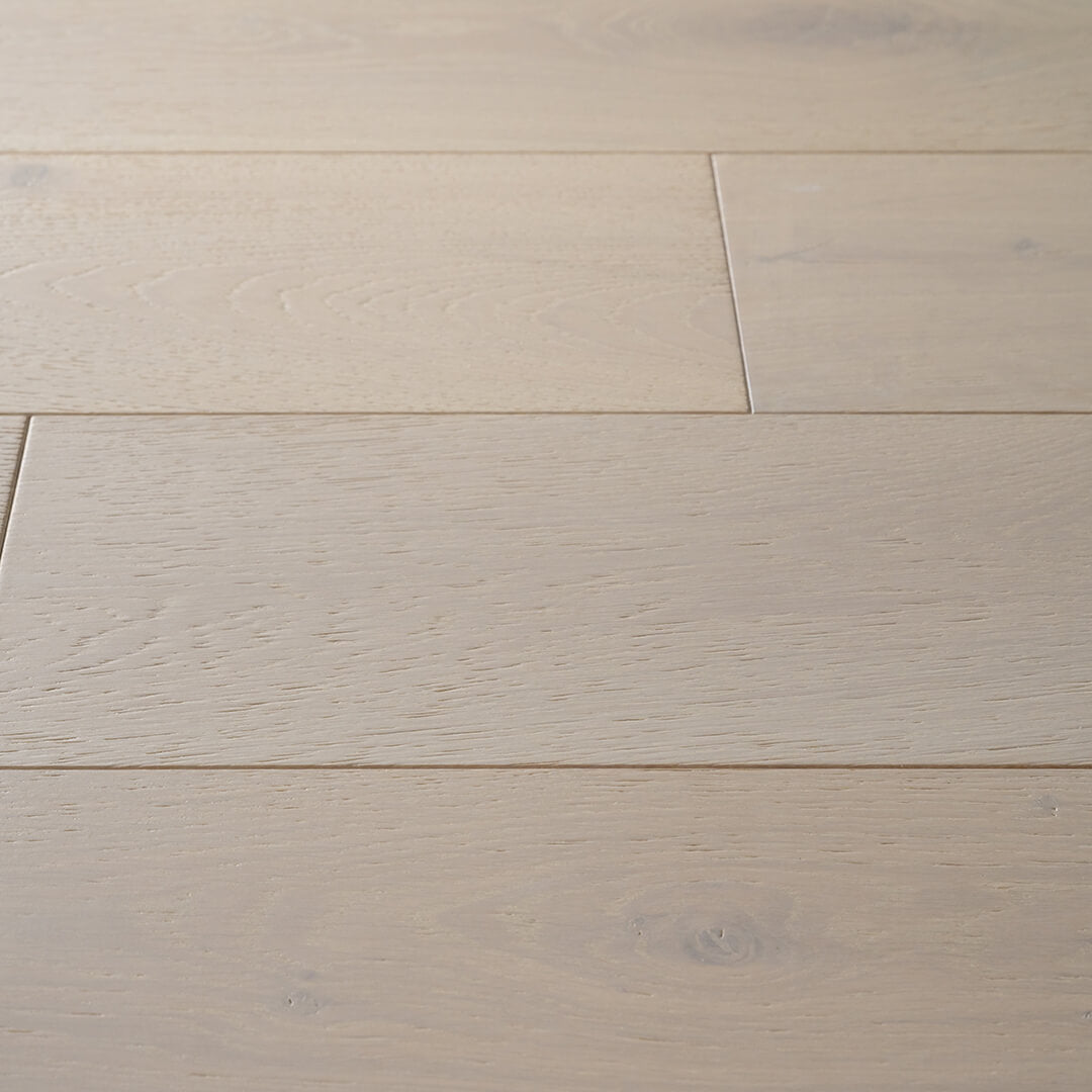 HERMITAGE: Montmartre White Oak Engineered Hardwood Plank (7½"X24"-76"X⅝" | Wire Brush)